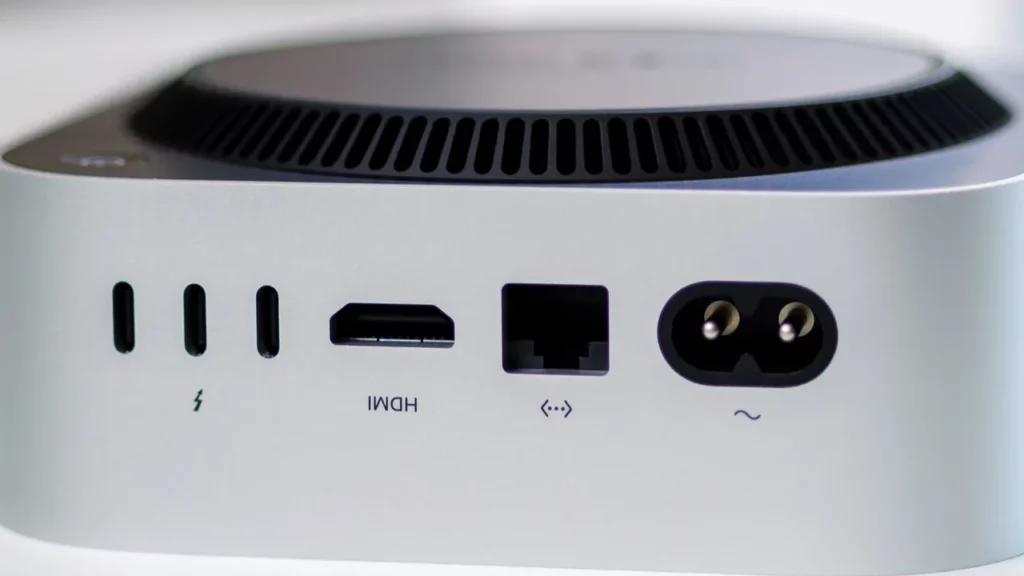 Šis 380 USD kainuojantis mini kompiuteris su „Ryzen 5“ ir 16 GB RAM užtikrina nešiojamojo kompiuterio lygio veikimą delno dydžio dizainu – automatizuotas namas