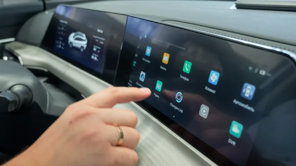 „Samsung SmartThings“ dabar leidžia „Hyundai“ ir „Kia“ vairuotojams valdyti namų valdymą iš prietaisų skydelio – „Automated Home“