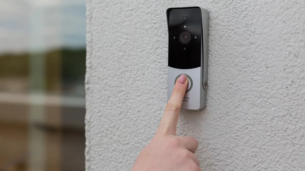 Kas šiemet perka vaizdo durų skambutį, turėtų žinoti, kodėl viską keičia dvi kameros – Automated Home